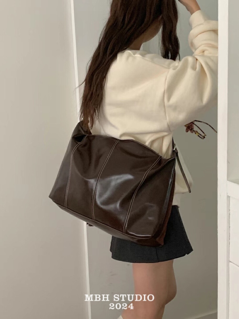 MBH Small-Design AB-Side Suede-Panel Large Tote Bag with Tassel Charm - Image 2
