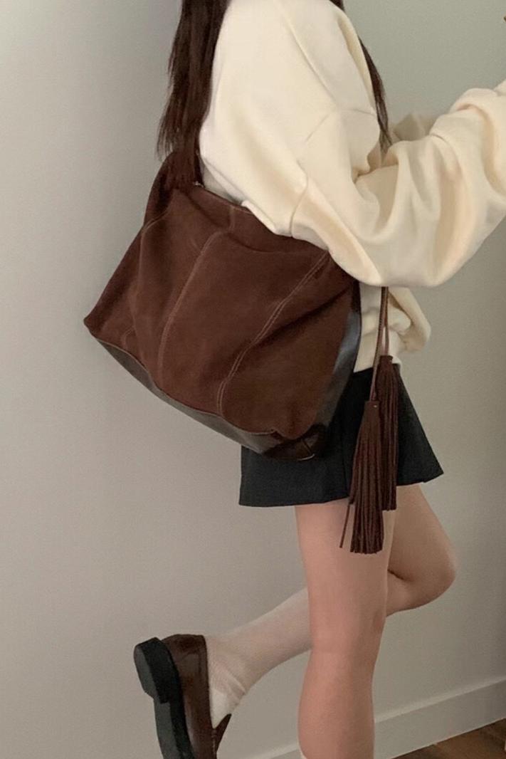 MBH Small-Design AB-Side Suede-Panel Large Tote Bag with Tassel Charm - Image 5